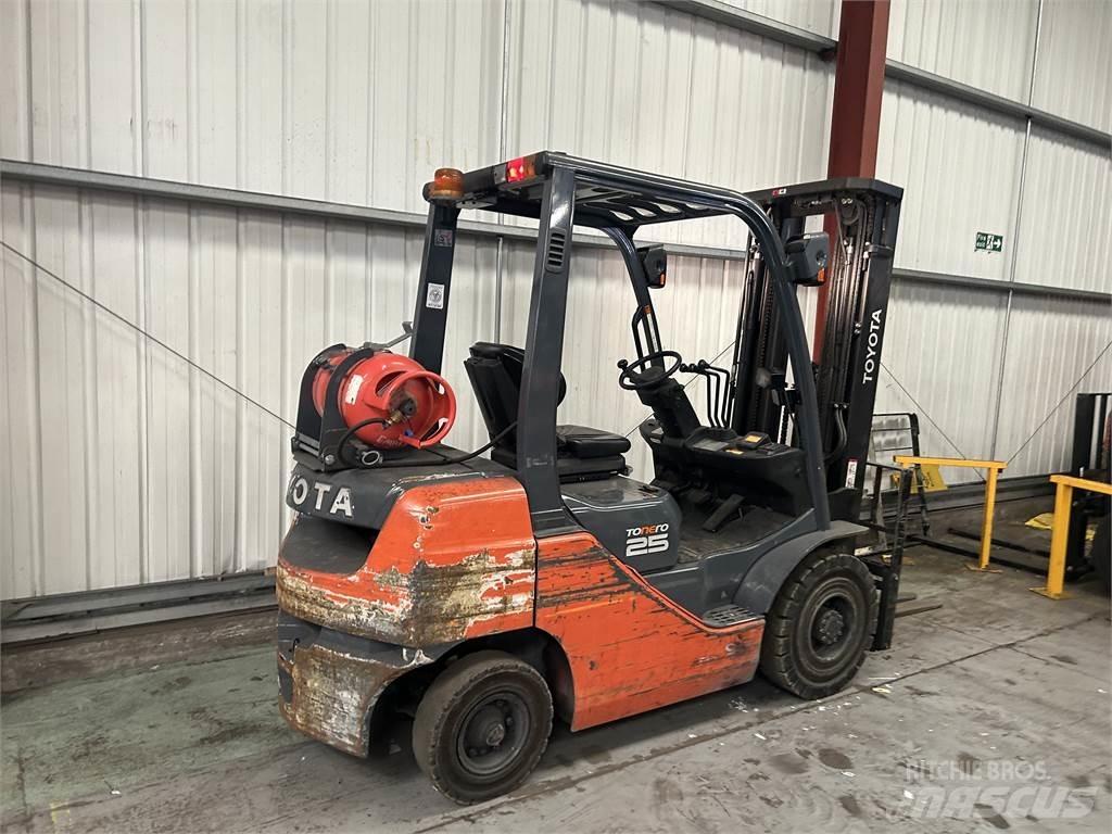 Toyota 02-8FGF25 Wózki LPG