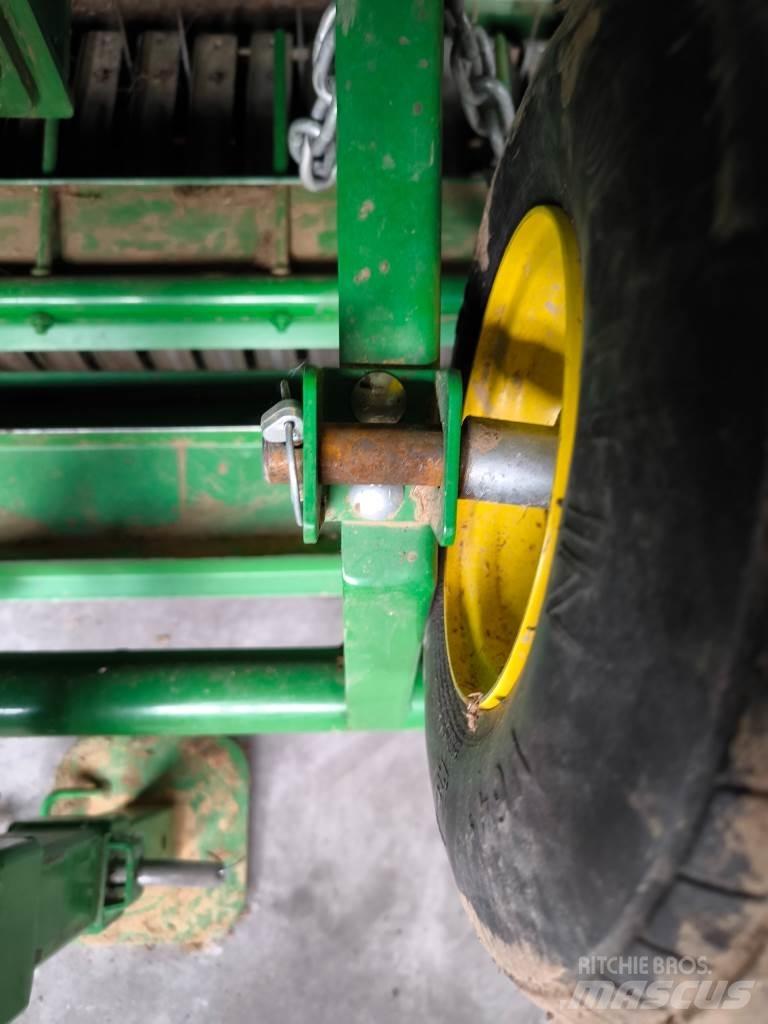 John Deere V461M Prasy zwijające