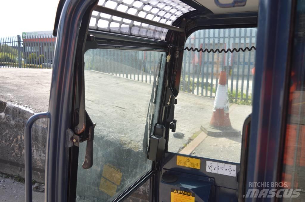 Hanix H 22 cab Minikoparki