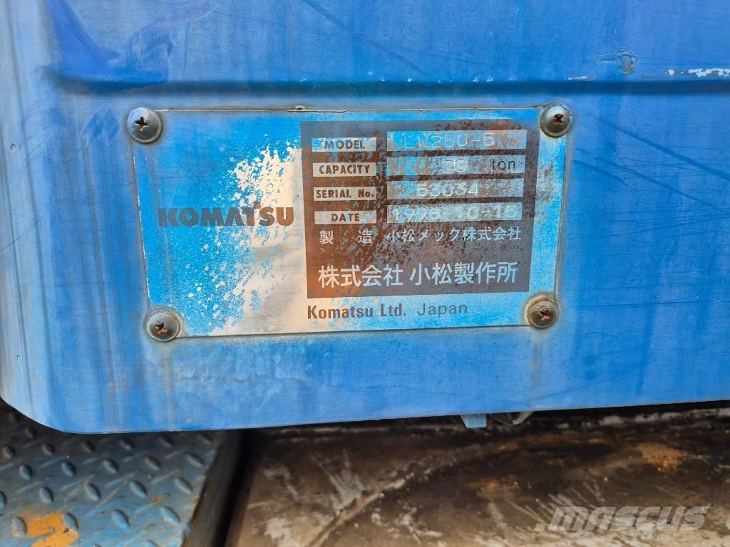Komatsu LW 250-5 Żurawie terenowe