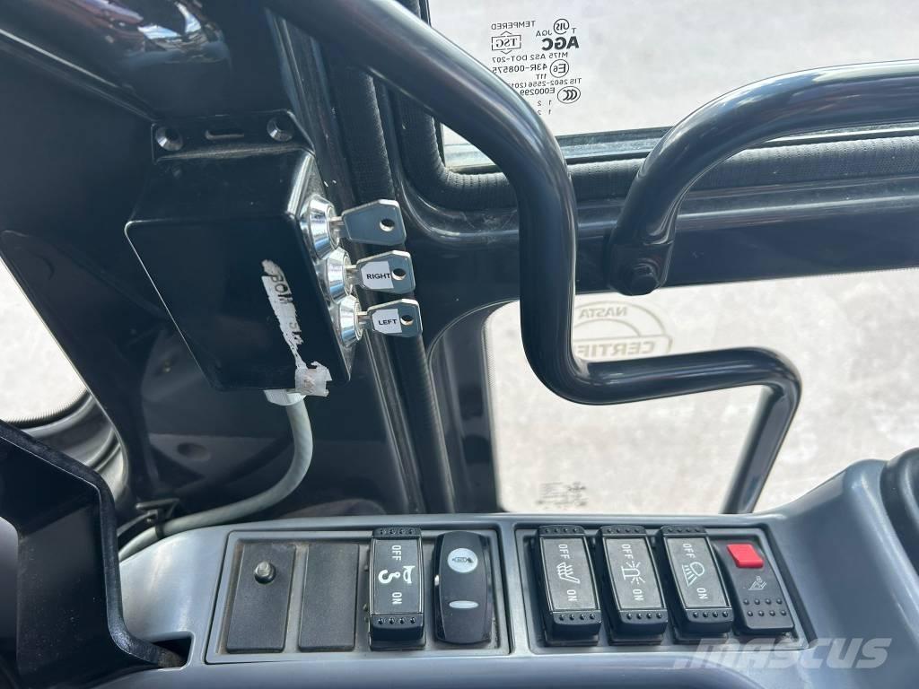 Hitachi ZX 300 LC-6 Koparki gąsienicowe