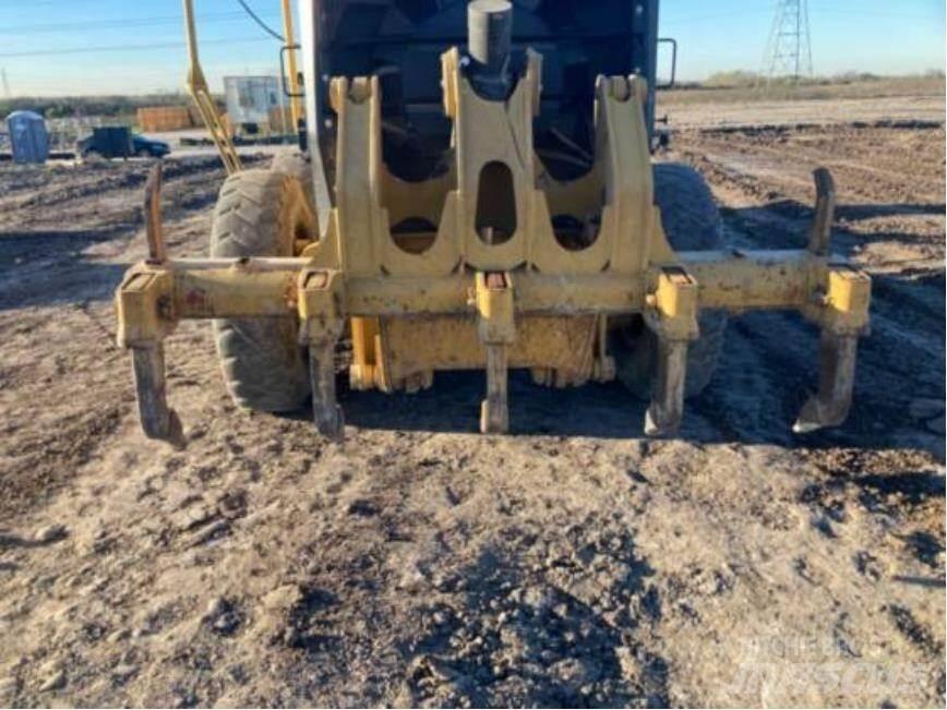 CAT 140M2 Równiarki