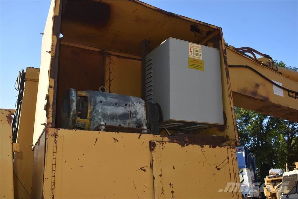 CAT 215B LC Koparki gąsienicowe