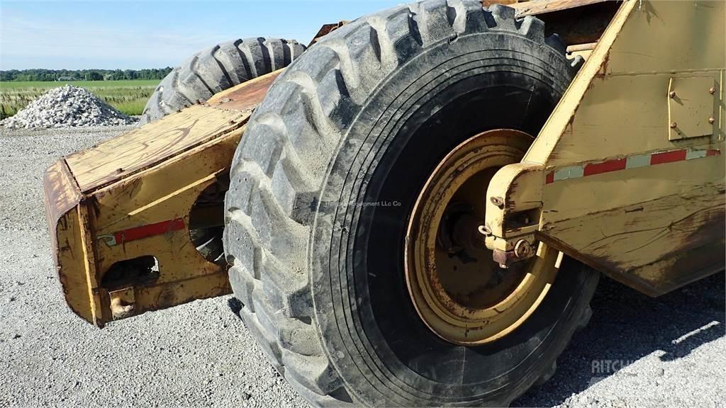 CAT 623B Skrobaki
