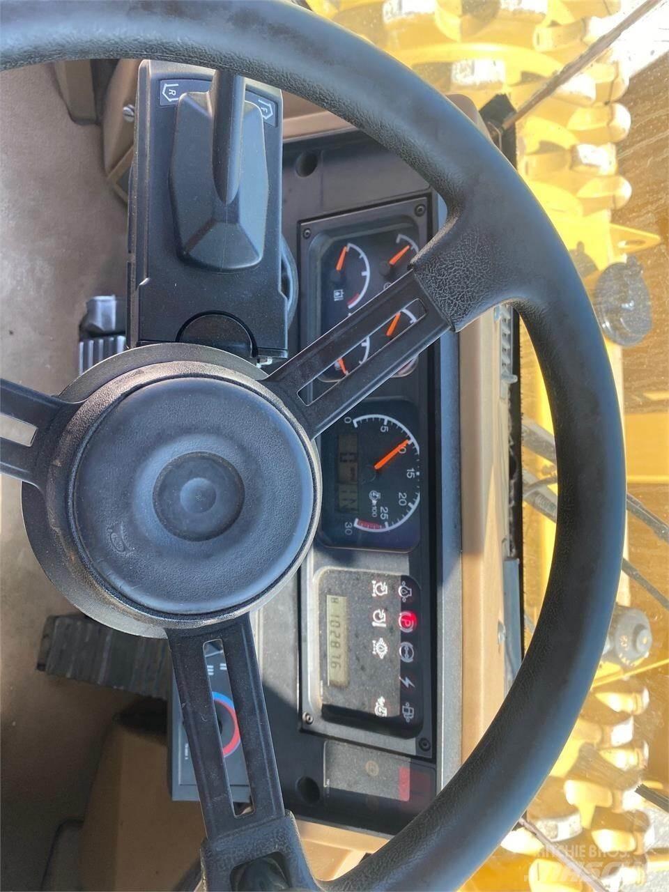 CAT 815F Kompaktory