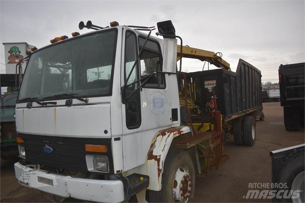 Ford CF8000 Żurawie samochodowe