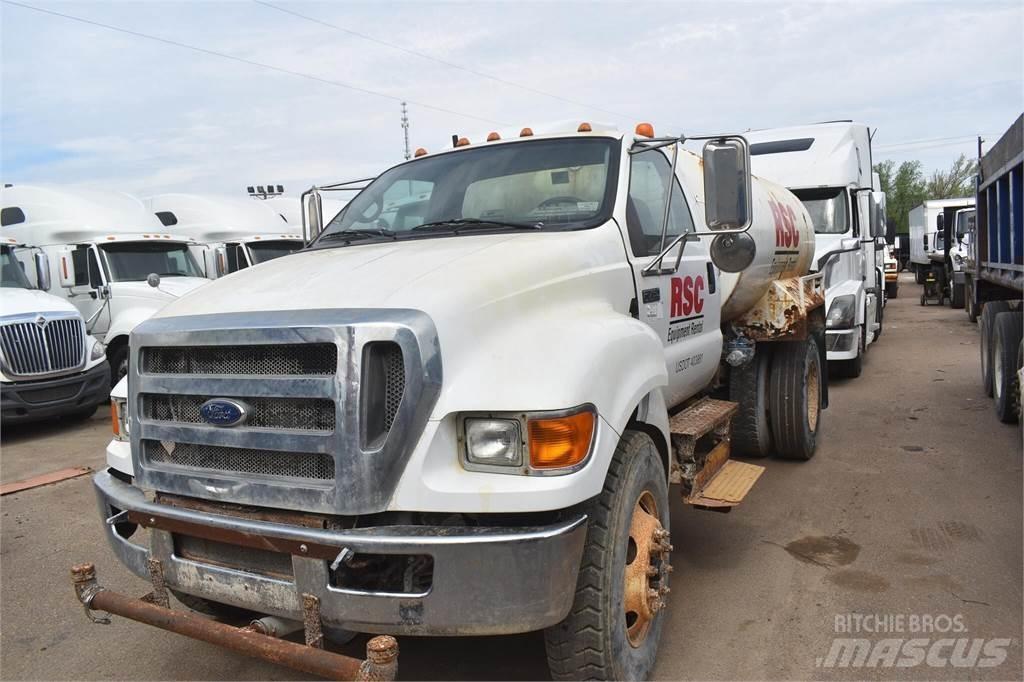 Ford F750 Cysterna
