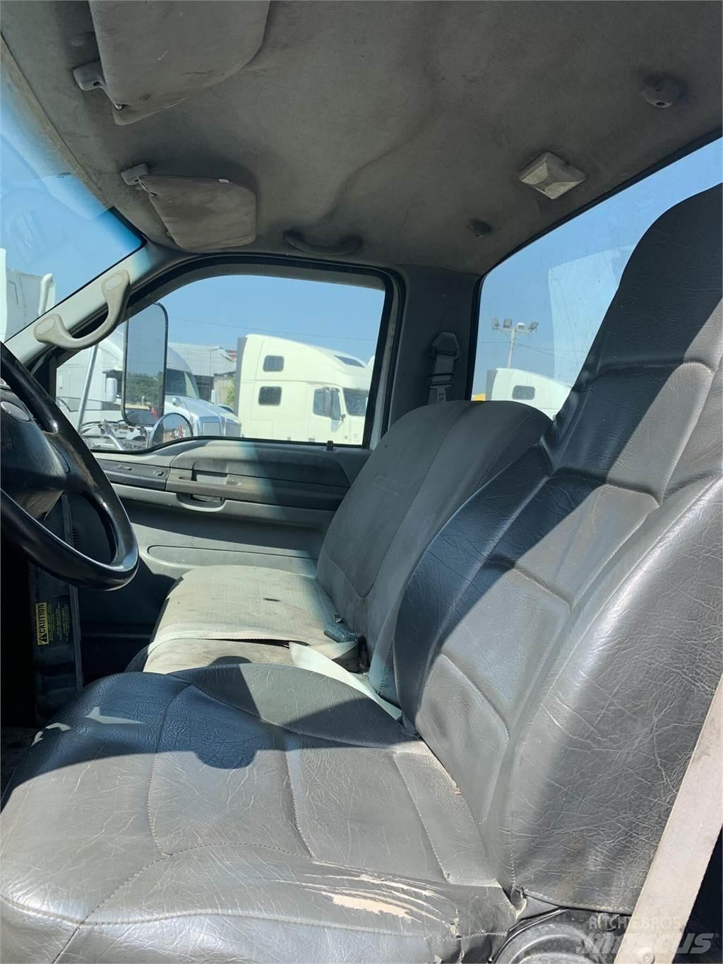 Ford F750 Żurawie samochodowe