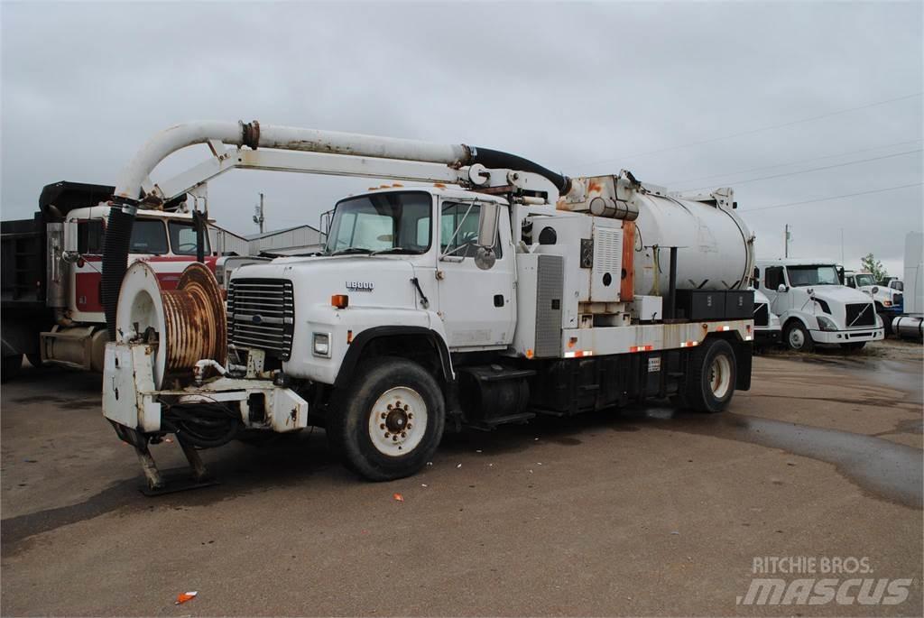 Ford L8000 Cysterna