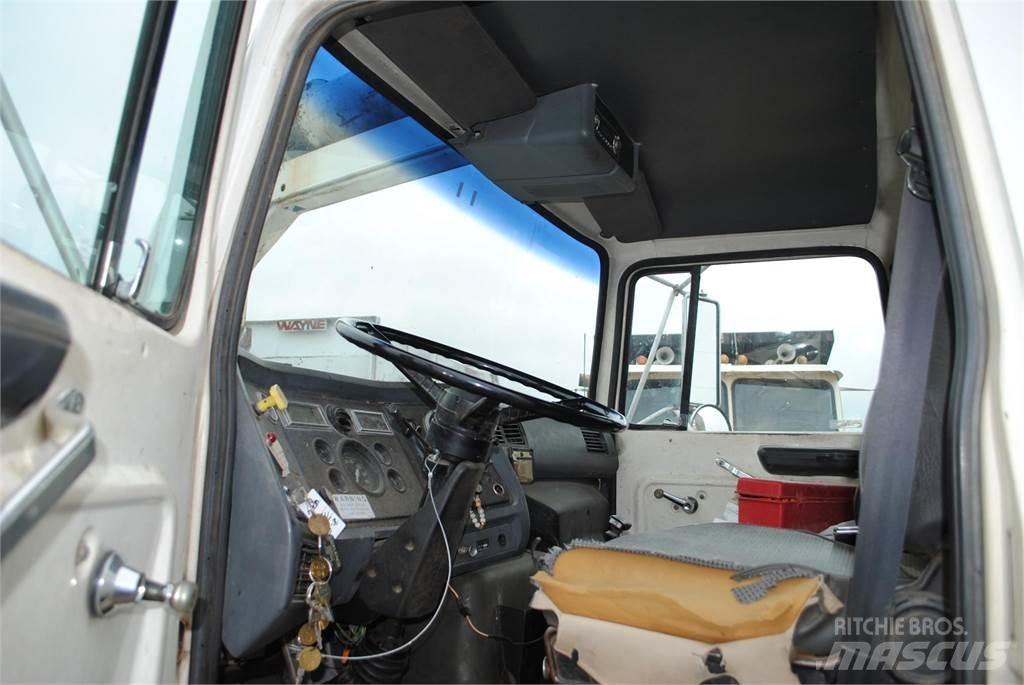 Ford L8000 Cysterna