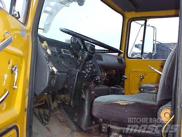 Ford L8000 Cysterna