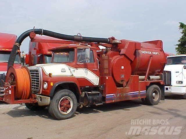 Ford L8000 Cysterna