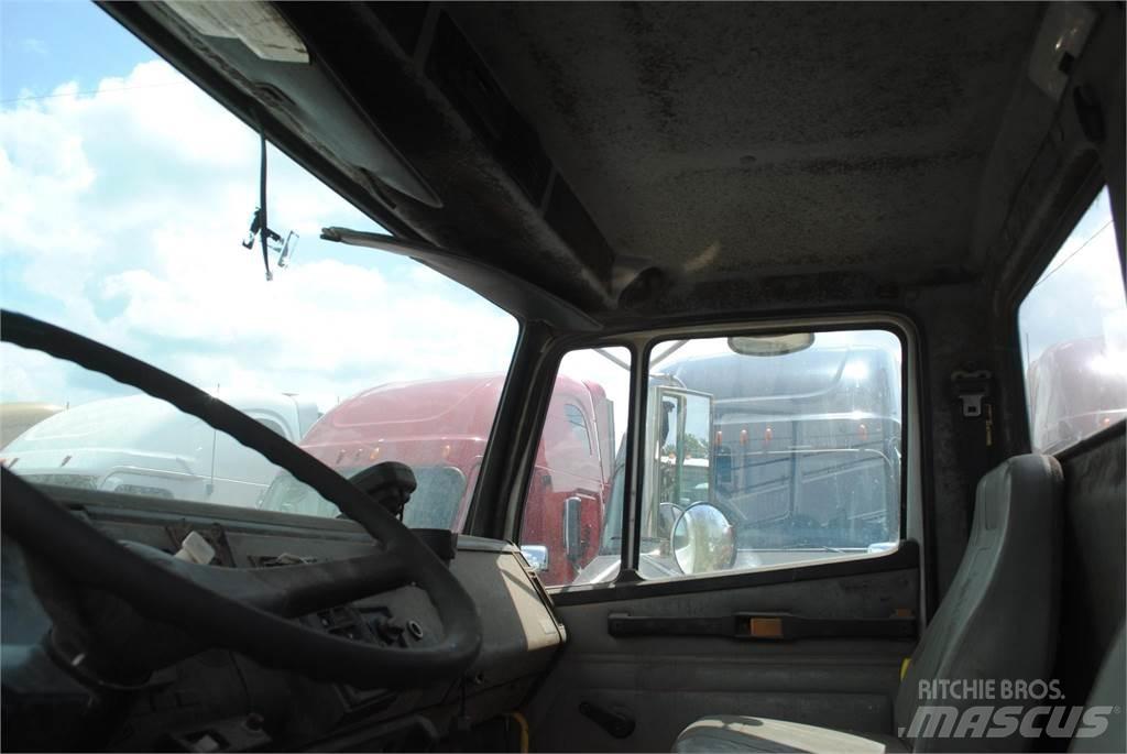 Freightliner FL70 Żurawie samochodowe