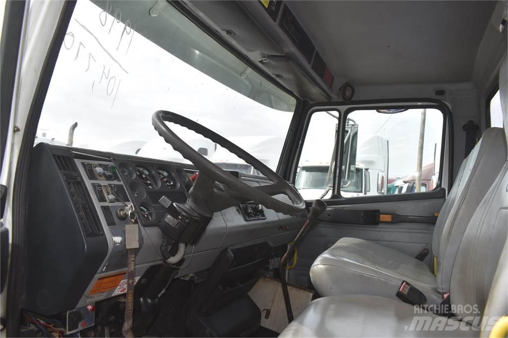 Freightliner FL70 Żurawie samochodowe