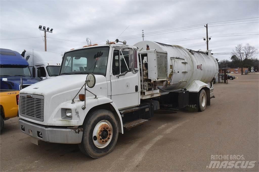 Freightliner FL70 Cysterna