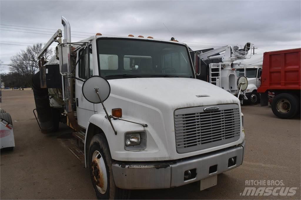 Freightliner FL70 Cysterna