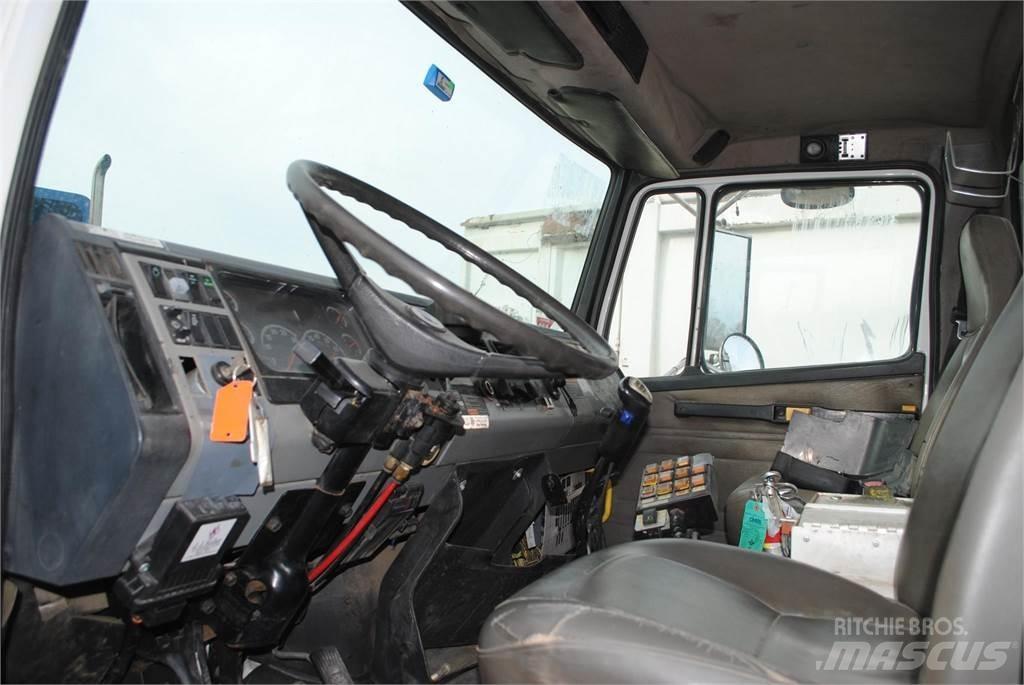 Freightliner FL80 Żurawie samochodowe