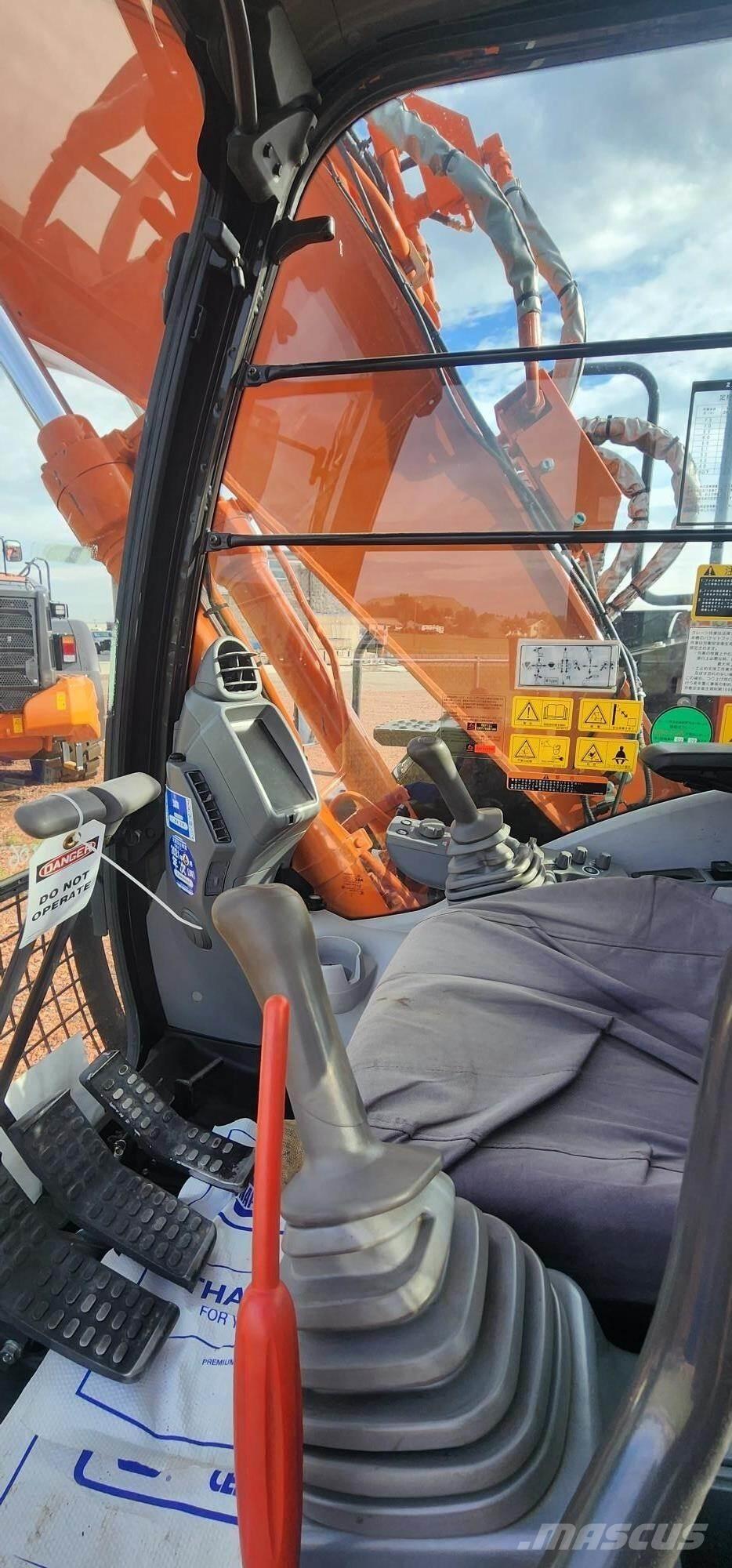 Hitachi ZX135US-6 Koparki gąsienicowe