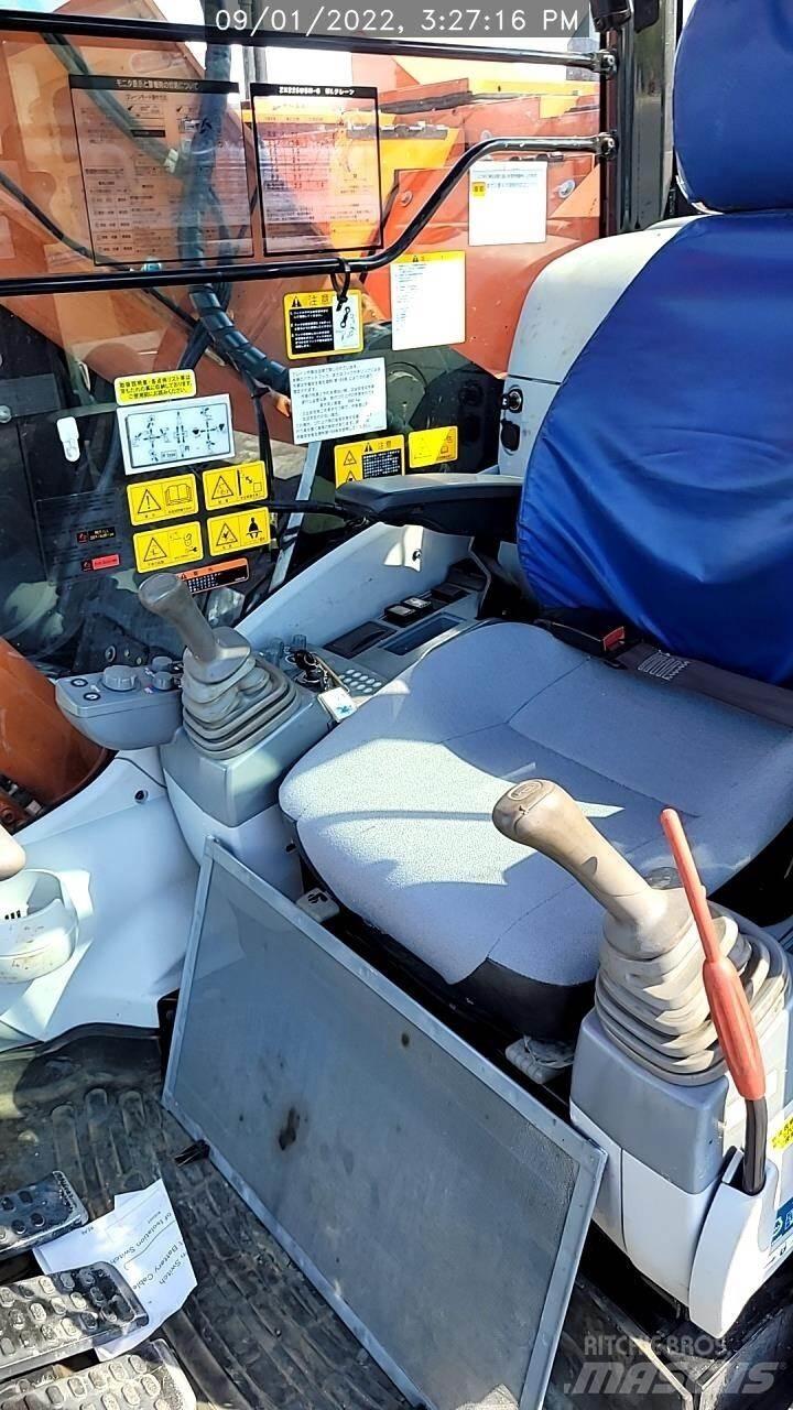 Hitachi ZX225US-6 Koparki gąsienicowe