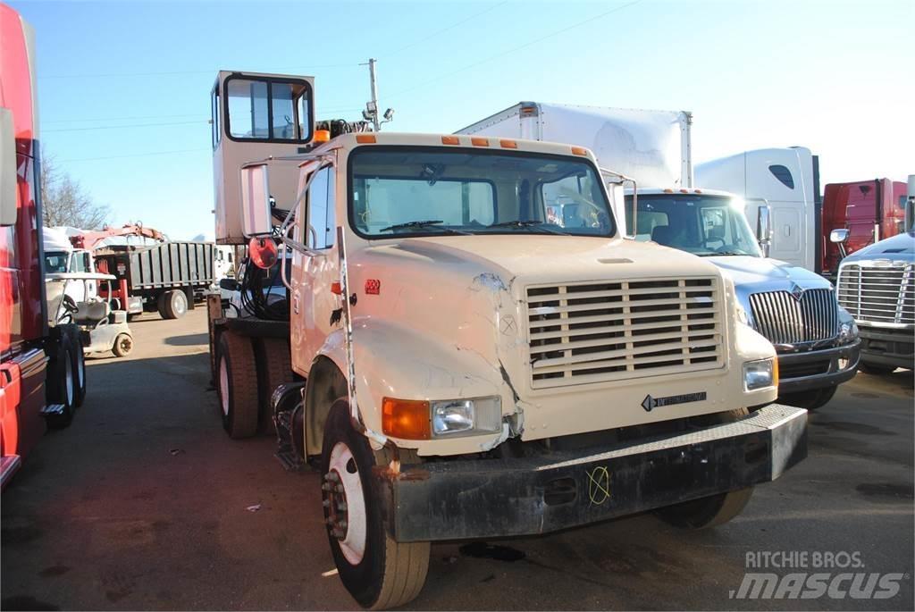 International 4700 Żurawie samochodowe