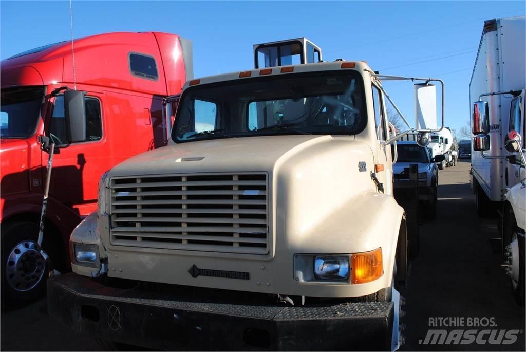 International 4700 Żurawie samochodowe