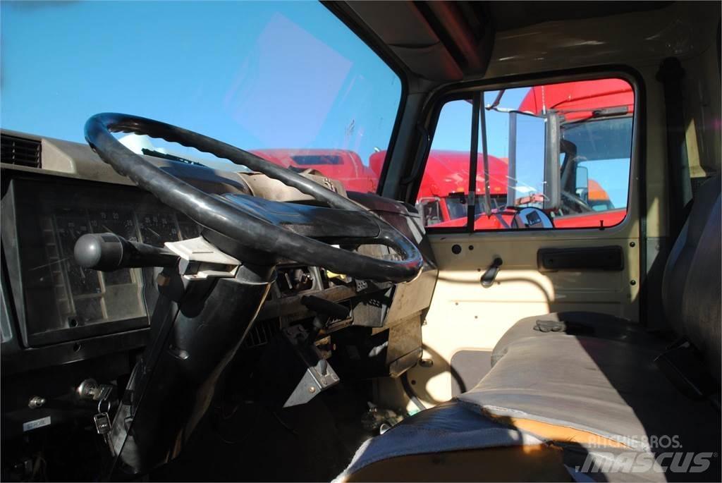 International 4700 Żurawie samochodowe