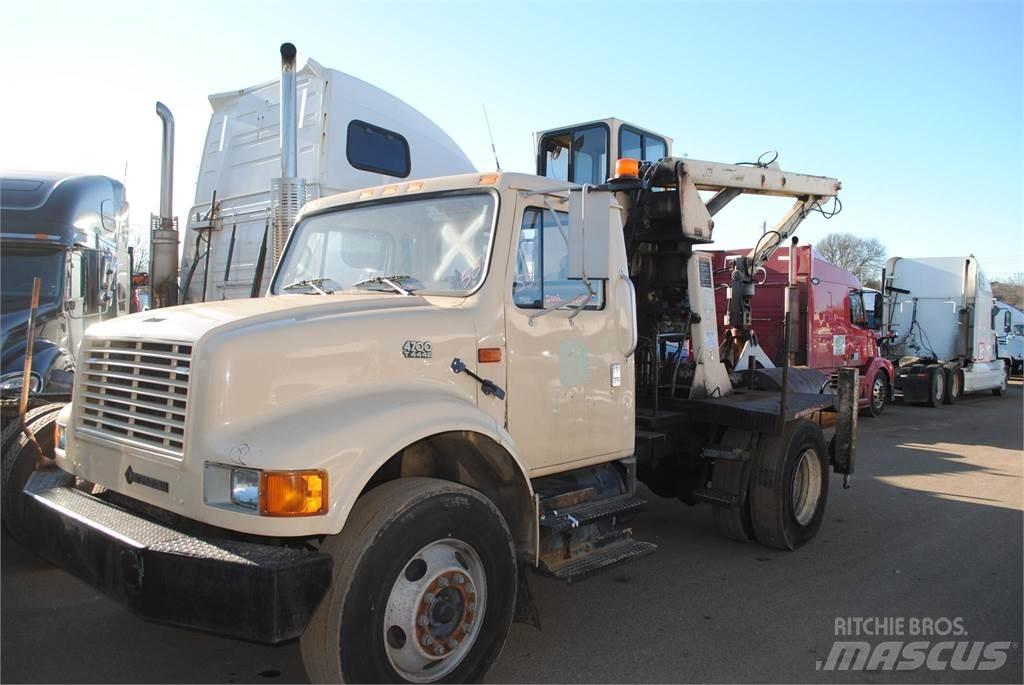 International 4700 Żurawie samochodowe