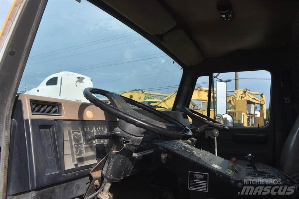 International 4700 Zamiatarki