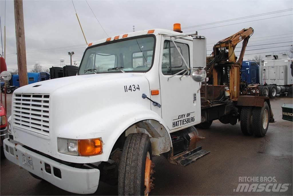 International 4700 Żurawie samochodowe