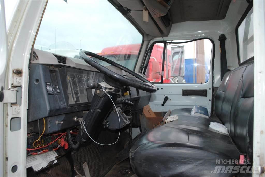 International 4700 Żurawie samochodowe