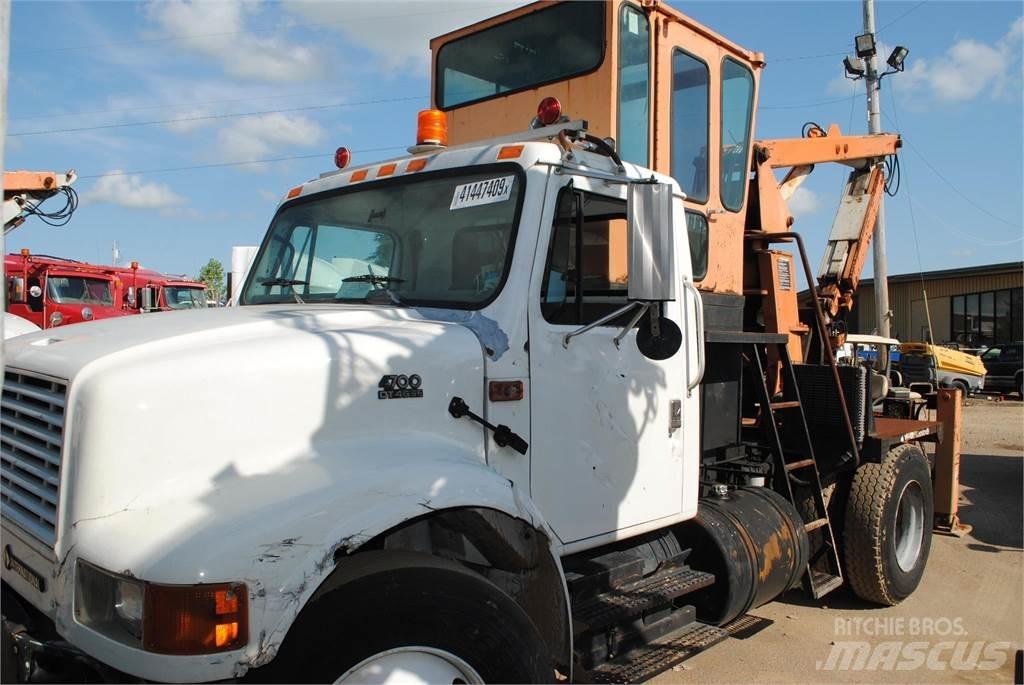 International 4700 Żurawie samochodowe
