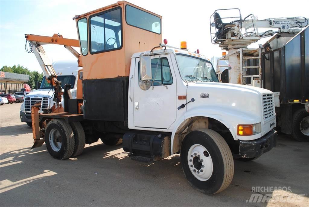 International 4700 Żurawie samochodowe