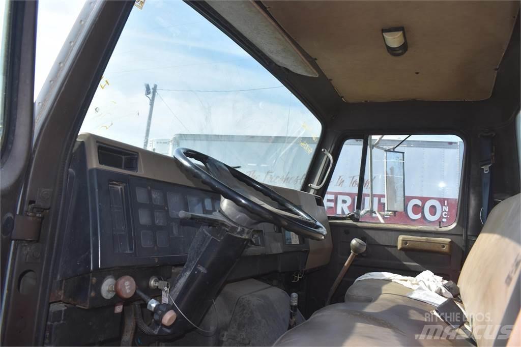 International 4900 Żurawie samochodowe