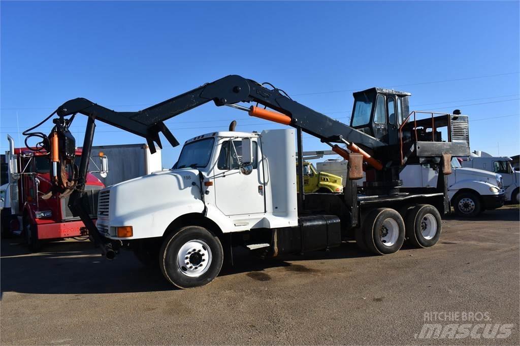 International 8200 Żurawie samochodowe