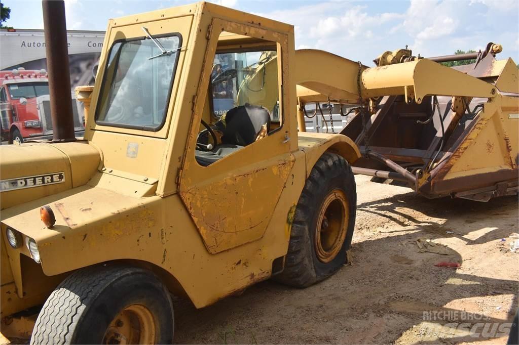 John Deere 760A Skrobaki