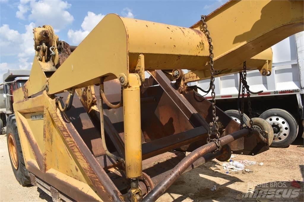 John Deere 760A Skrobaki