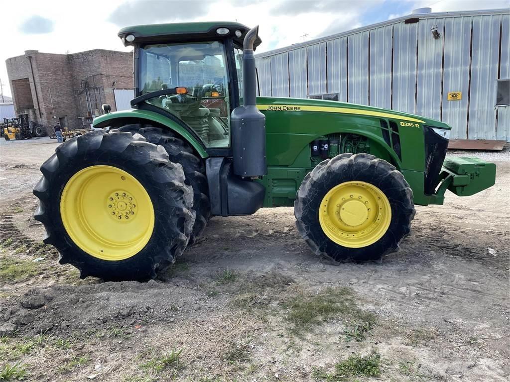 John Deere 8235R Ciągniki rolnicze