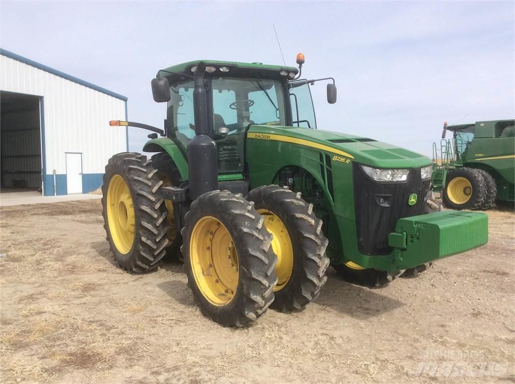 John Deere 8235R Ciągniki rolnicze