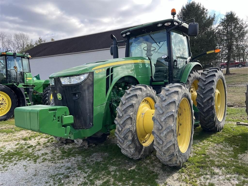 John Deere 8235R Ciągniki rolnicze