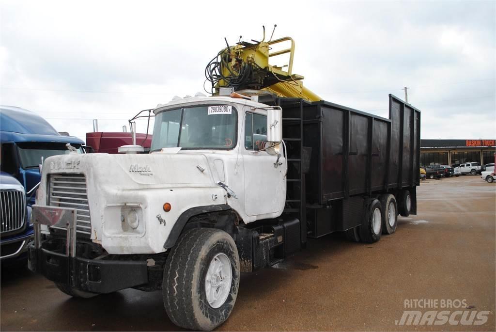 Mack DM690S Żurawie samochodowe