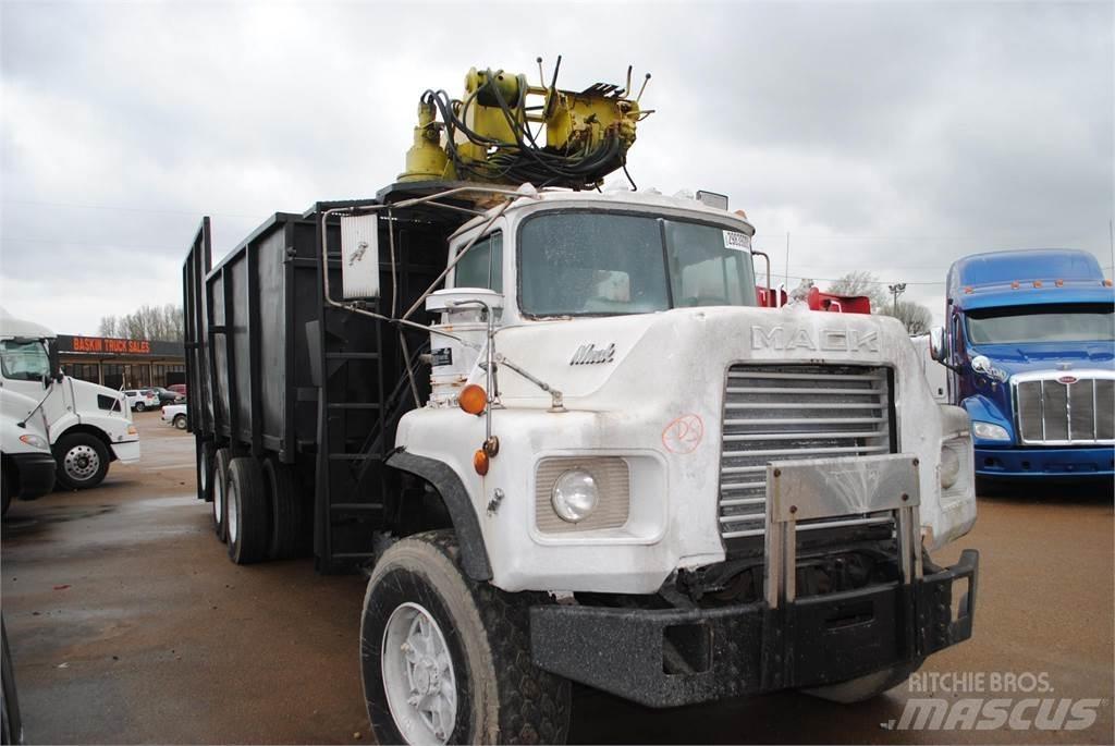 Mack DM690S Żurawie samochodowe