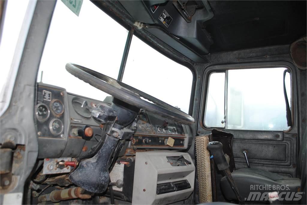 Mack DM690S Żurawie samochodowe