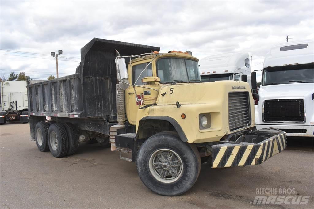 Mack DM690S Wywrotki