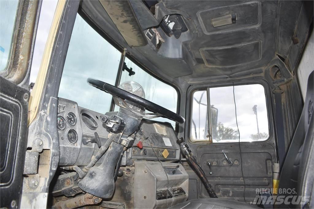 Mack DM690S Wywrotki
