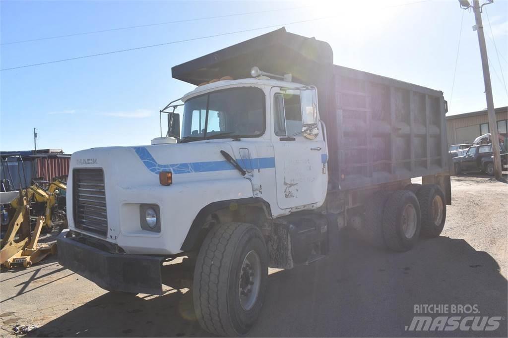Mack DM690S Wywrotki