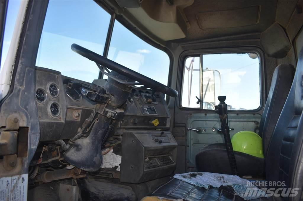 Mack DM690S Wywrotki
