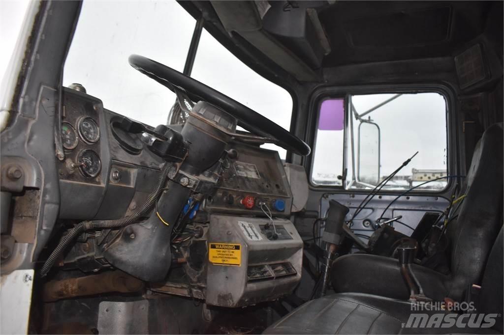 Mack RD688S Żurawie samochodowe