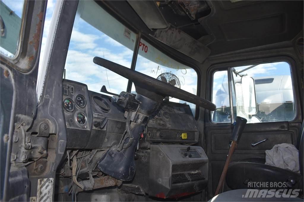 Mack RD688S Wywrotki