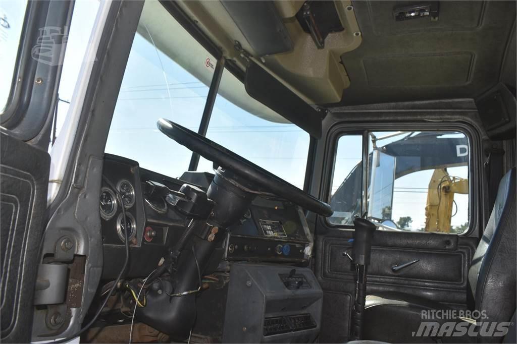 Mack RD690S Wywrotki