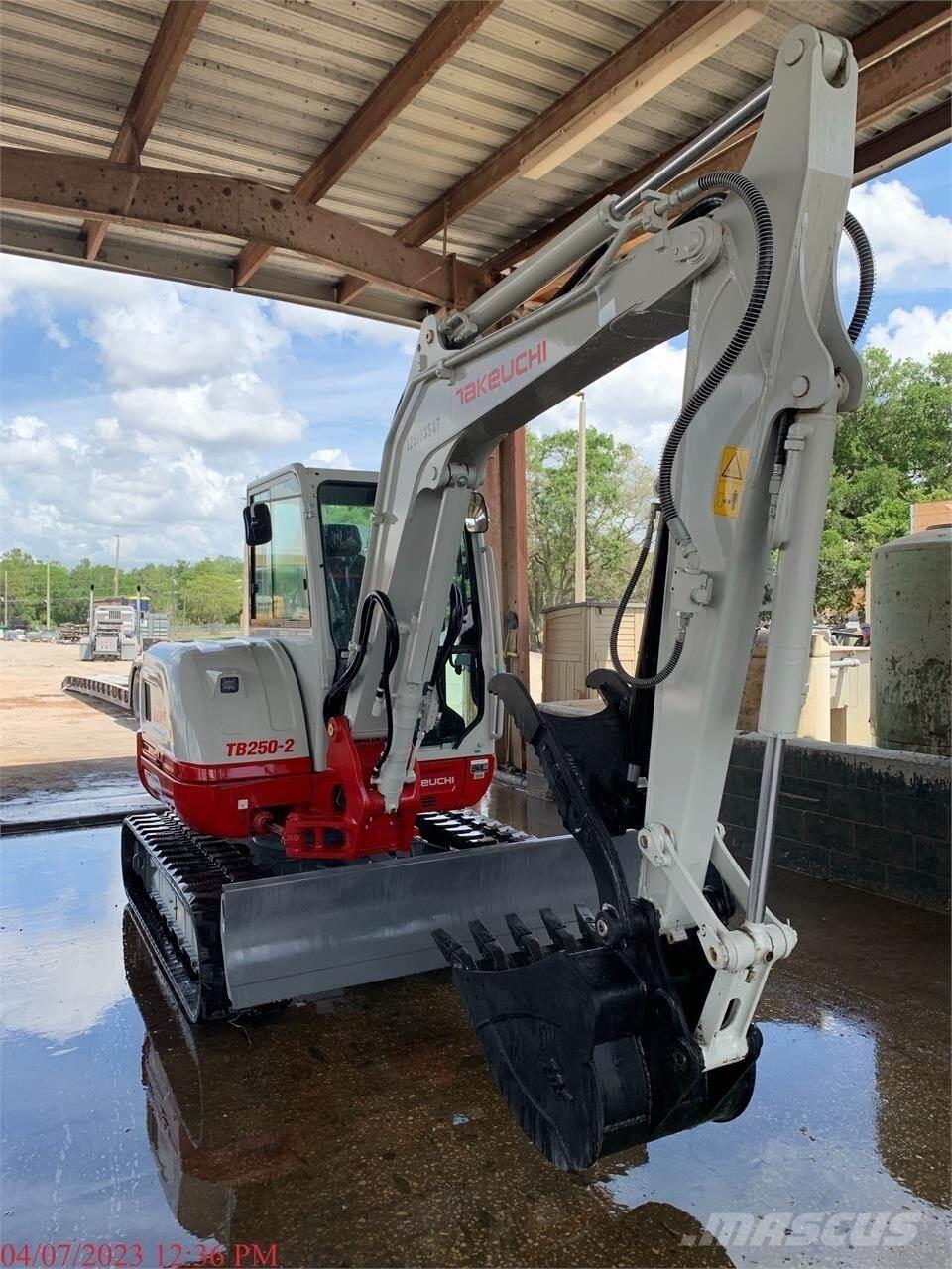 Takeuchi TB250-2 Minikoparki